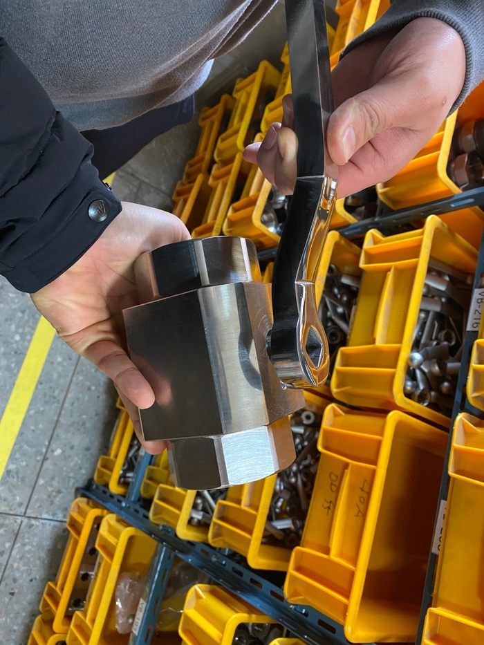 It is a High Pressure Hydraulic Ball Valve and size is 2